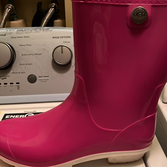 Ugg rain boots - Picture 3 of 3